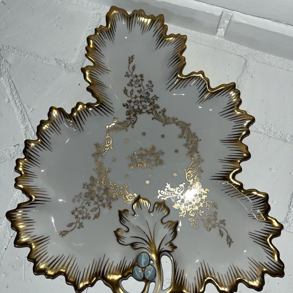 MCM Vintage White RPM Gold Glit Scroll Trimmed Leaf Dish Painted Blue Victorian - Picture 2 of 11
